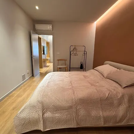 Chic With New Bazaar View Apartment Tirana