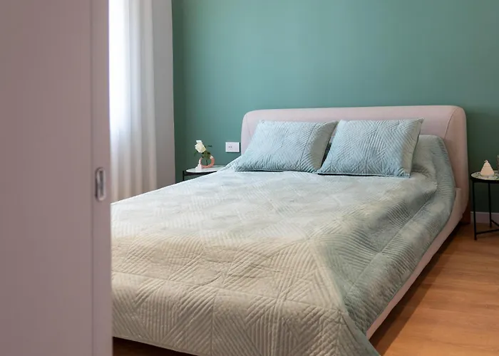 Chic With New Bazaar View