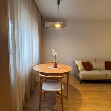 Chic With New Bazaar View * 地拉那