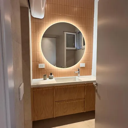 公寓 Chic With New Bazaar View 地拉那