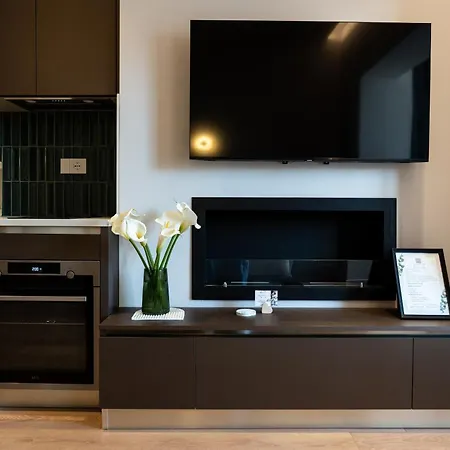 Chic With New Bazaar View * 地拉那