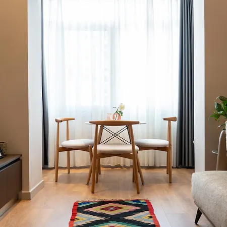 Chic With New Bazaar View * 地拉那