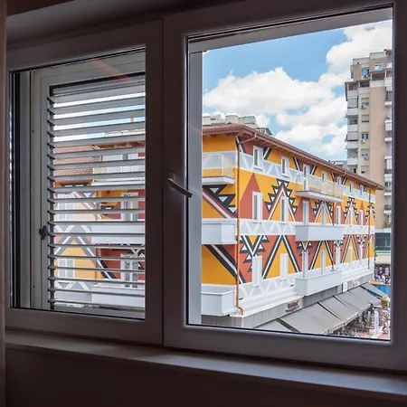 Chic With New Bazaar View * 地拉那