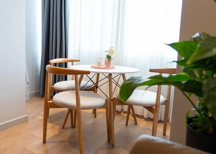 Chic With New Bazaar View *